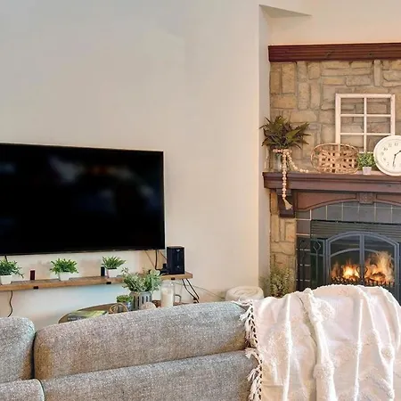 Huge Condo In Front Of Tremblant Ski Resort Mont-Tremblant Exterior photo