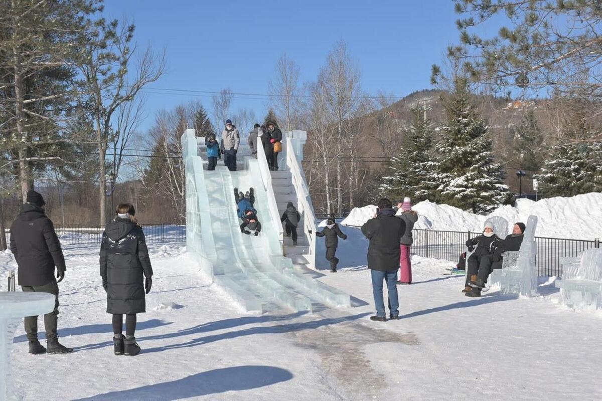 Huge In Front Of Tremblant Holiday home